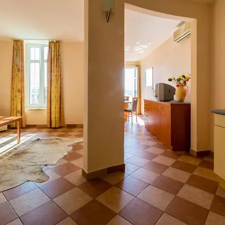 Roza Ap5 Crikvenica